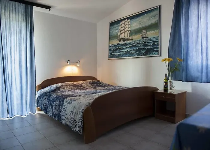 アパート Paradis ロヴィニ