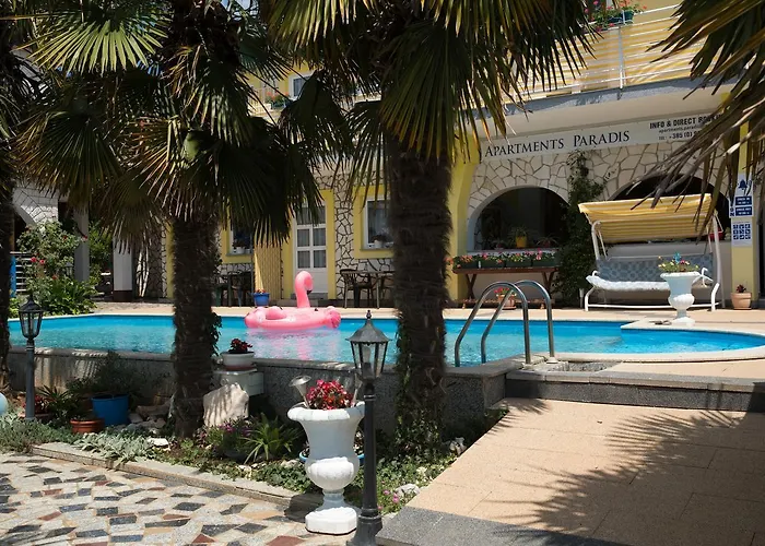 アパート Paradis ロヴィニ