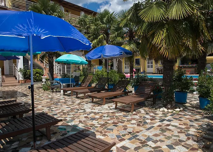 アパート Paradis ロヴィニ