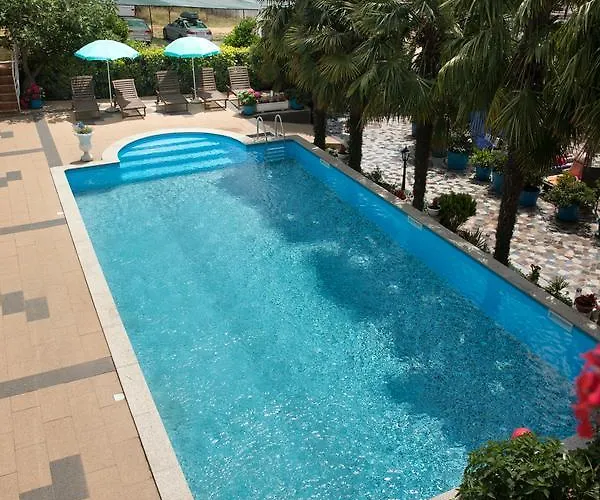 Paradis アパート ロヴィニ